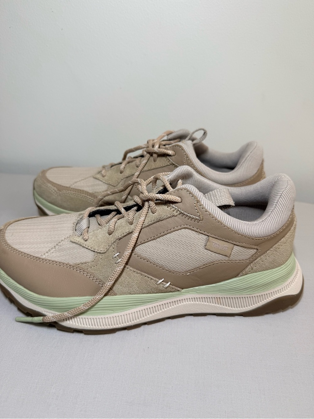 Teva unisex low-top sneakers, Men’s size US 8 / Women’s size US 9.5 (EU 40.5)